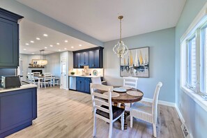 Dining - Charming Saratoga Lake Retreat w/ Dock Access (Saratoga Springs)
