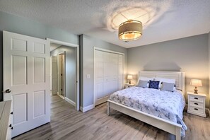Apartment (3 Bedrooms) | 3 bedrooms, laptop workspace, bed sheets - Charming Saratoga Lake Retreat w/ Dock Access (Saratoga Springs)