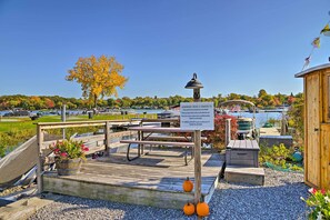 Outdoor dining - Charming Saratoga Lake Retreat w/ Dock Access (Saratoga Springs)