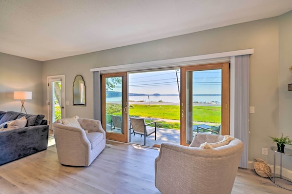 Apartment (3 Bedrooms) | Living area - Charming Saratoga Lake Retreat w/ Dock Access (Saratoga Springs)