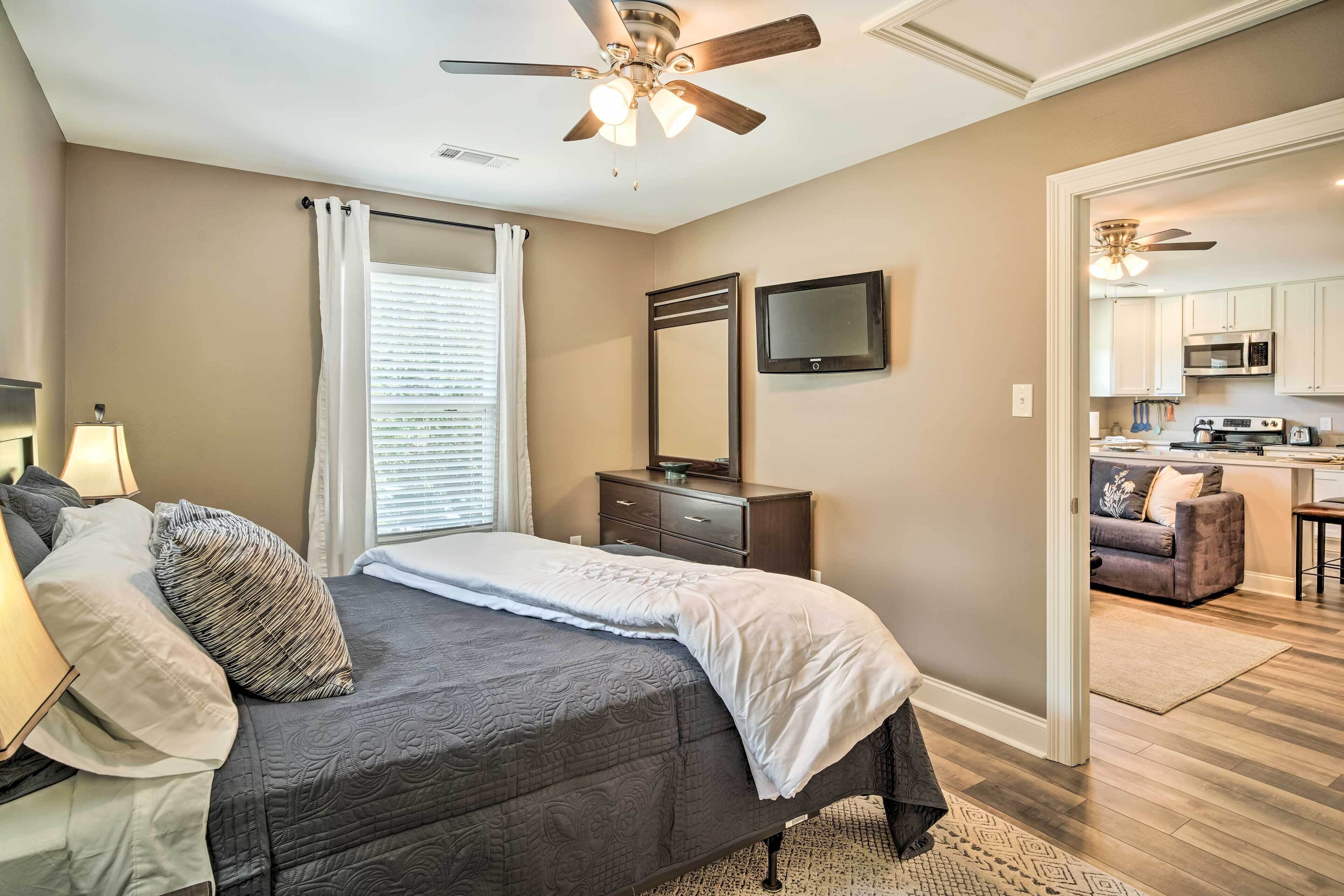 Sleek Baton Rouge Home Near LSU & Downtown!