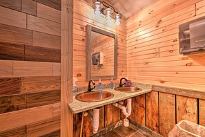 House (6 Bedrooms) | Interior - Massive Hatfield 'loon Lodge' w/ Roller Rink (Merrillan)