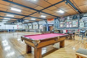 House (6 Bedrooms) | Interior