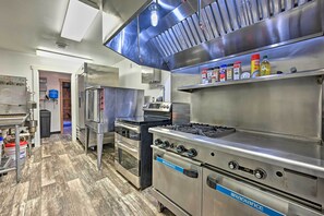 House (6 Bedrooms) | Interior - Massive Hatfield 'loon Lodge' w/ Roller Rink (Merrillan)