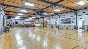 House (6 Bedrooms) | Interior