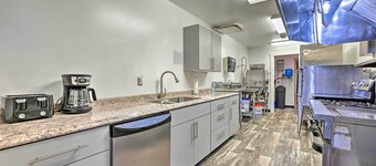 Massive Hatfield 'loon Lodge' w/ Roller Rink