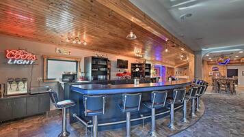 House (6 Bedrooms) | Interior