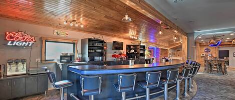 House (6 Bedrooms) | Interior