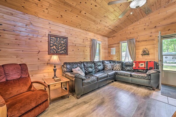 Cottage (2 Bedrooms) | Interior