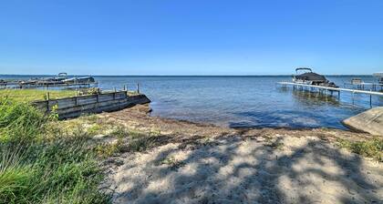 Charming Houghton Lake Cottage w/ Backyard!