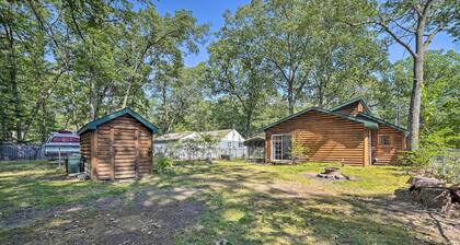 Charming Houghton Lake Cottage w/ Backyard!