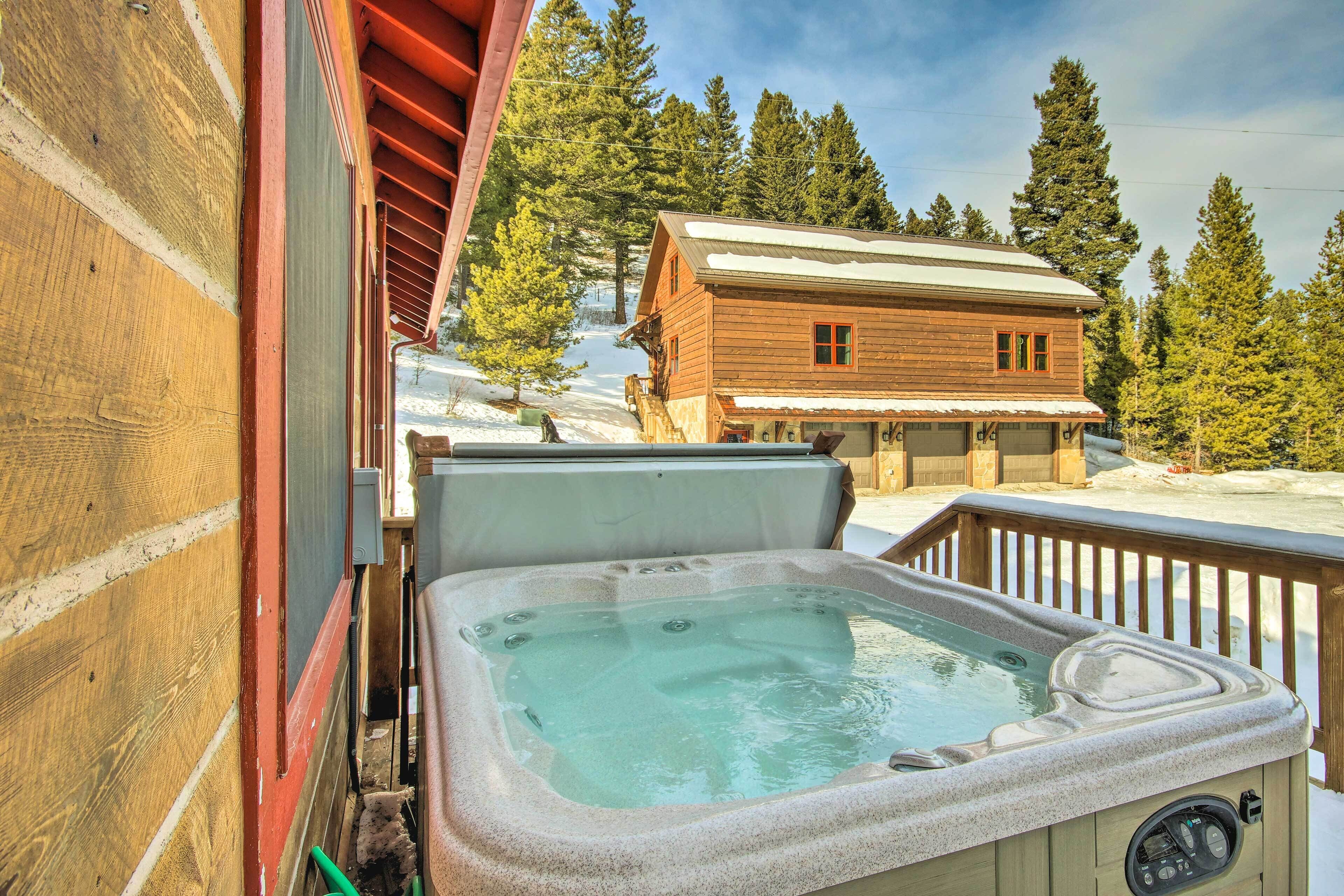 Bozeman Cabin: Deck w/ Jacuzzi & Gas Grill!