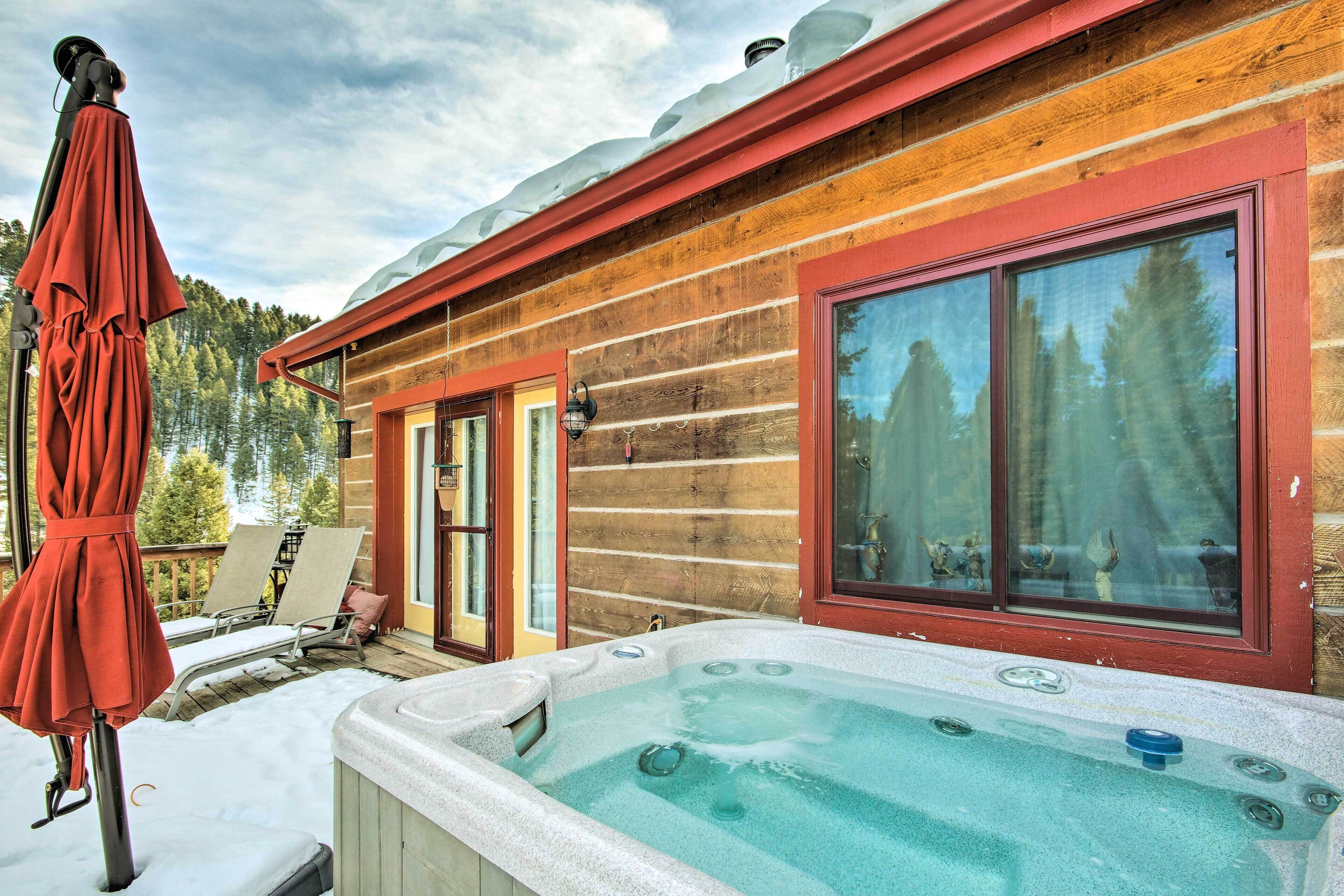 Bozeman Cabin: Deck w/ Jacuzzi & Gas Grill!