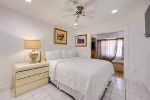 3 bedrooms, iron/ironing board, bed sheets - Airy Naples Vacation Rental ~ 8 Mi to Beaches (Naples)