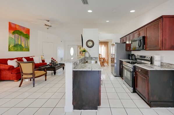 Microwave, oven, stovetop, dishwasher - Airy Naples Vacation Rental ~ 8 Mi to Beaches (Naples)