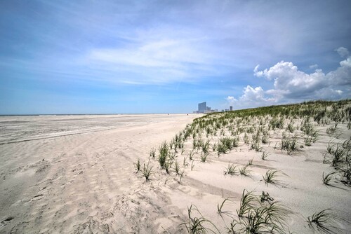 Beautiful Brigantine Condo w/ Patio & Beach Access