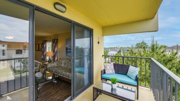 Apartment (2 Bedrooms) | Front of property