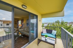 Apartment (2 Bedrooms) | Front of property - Beautiful Brigantine Condo w/ Patio & Beach Access (Brigantine)