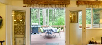 Anderson Island Home w/ Hot Tub, Near Beaches