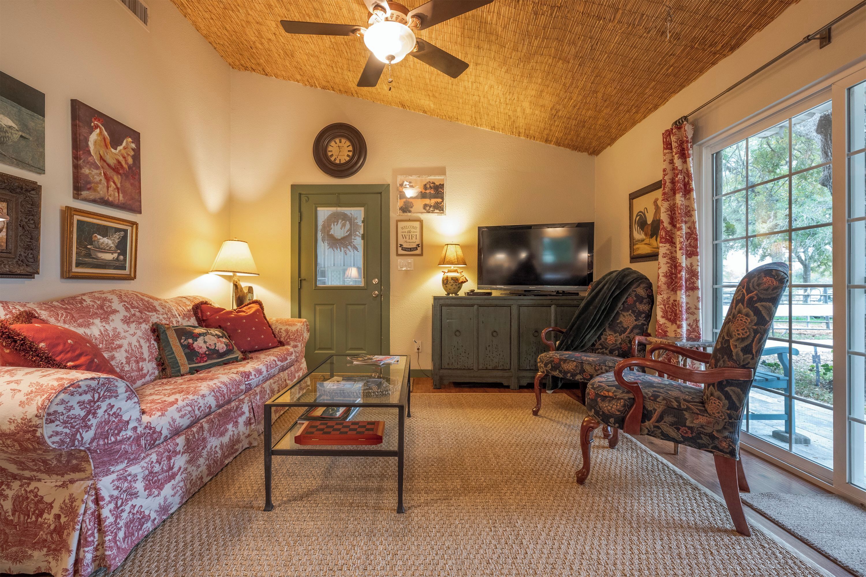 Quaint Countryside Casita: 45 Mi to Ft. Worth