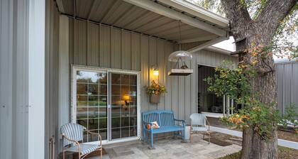Quaint Countryside Casita: 45 Mi to Ft. Worth