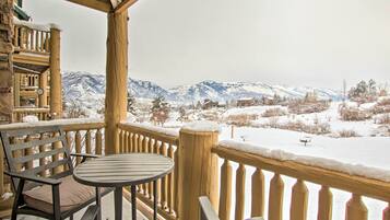 Apartment (3 Bedrooms) | Front of property