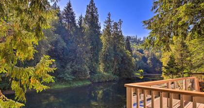 Spacious Kalama Studio w/ Riverfront Deck!