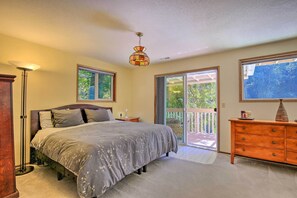 公寓 (0 Bedroom) | 笔记本电脑工作区、床单