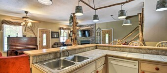 Guntersville Cabin Nestled in Kudzu Cove Resort