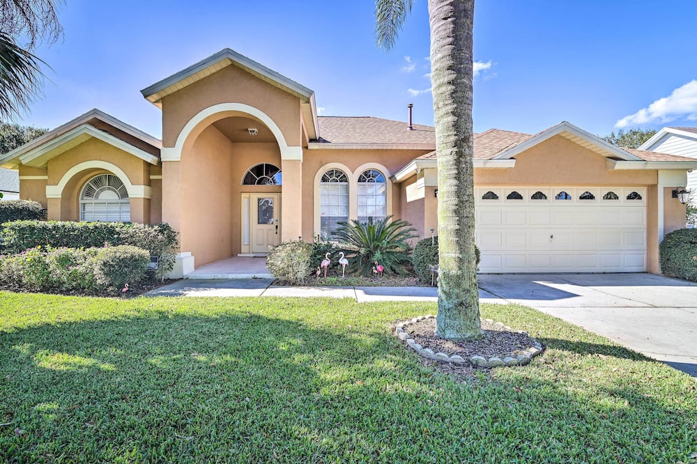 12 Miles to Disney: Clermont Villa w/ Heated Pool - Four Corners, FL