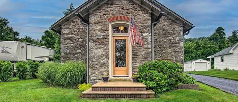Cottage (2 Bedrooms) | Front of property