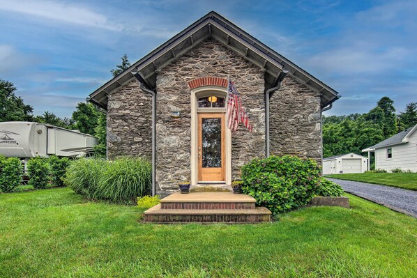 Cottage (2 Bedrooms) | Front of property