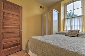 Cottage (2 Bedrooms) | Interior