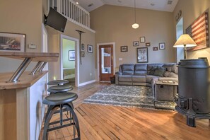 Interior - Private Hot Tub at Cozy Wrightsville Cottage! (Wrightsville)