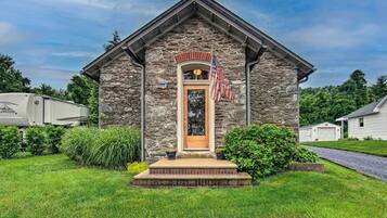 Cottage (2 Bedrooms) | Exterior