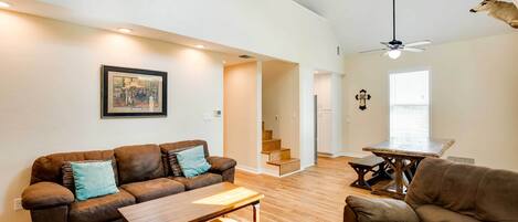 House (2 Bedrooms) | Interior