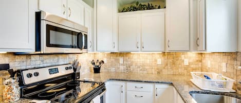 Rumah (2 Bedrooms) | Dapur pribadi | Microwave, oven, kompor, dan mesin pencuci piring