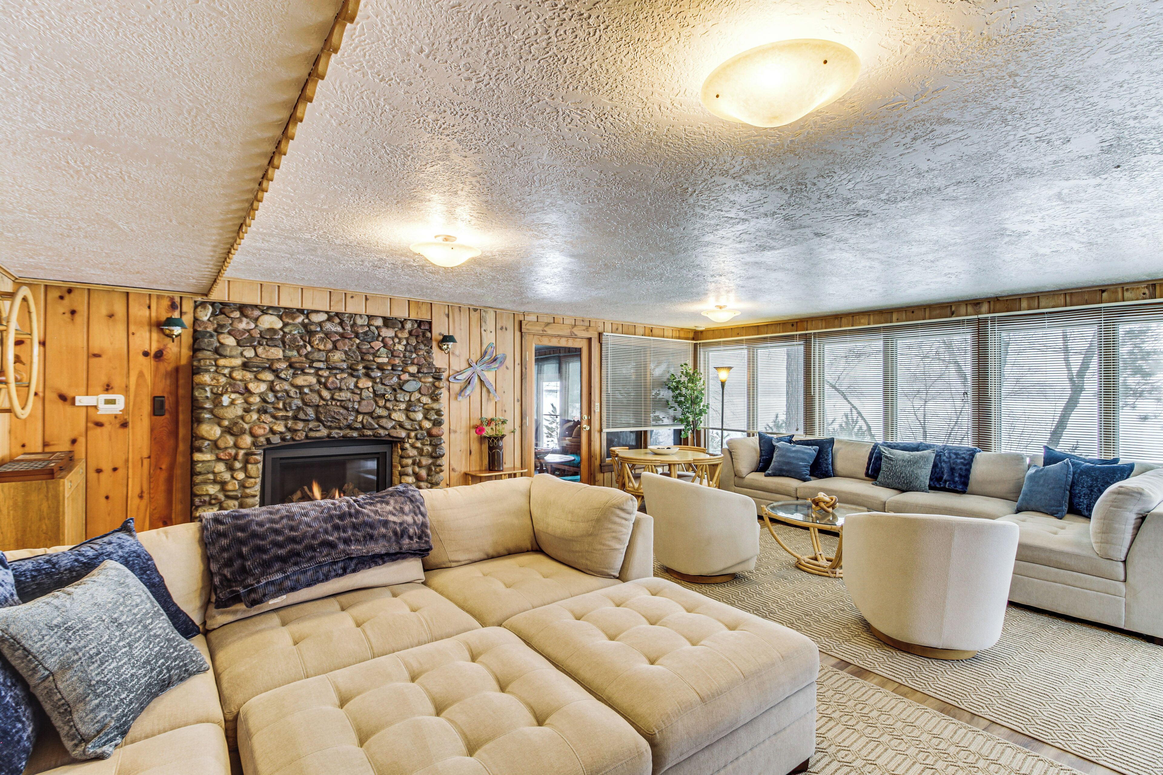 House (4 Bedrooms) | Front of property