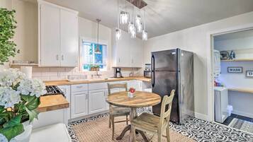 Apartment (0 Bedroom) | Bahagian dalam