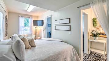 Iron/ironing board, bed sheets