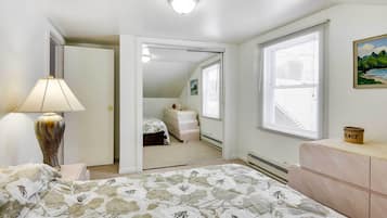 3 bedrooms, iron/ironing board, bed sheets