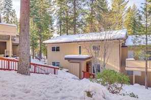 Apartment (3 Bedrooms) | Interior - 1 Mi to Diamond Peak Ski Resort: Forest-view Condo (Incline Village)