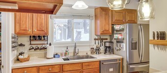 1 Mi to Diamond Peak Ski Resort: Forest-view Condo