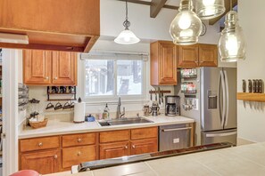 Apartment (3 Bedrooms) | Interior - 1 Mi to Diamond Peak Ski Resort: Forest-view Condo (Incline Village)