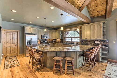 Beautiful Eureka Cabin Rental on Golf Resort!