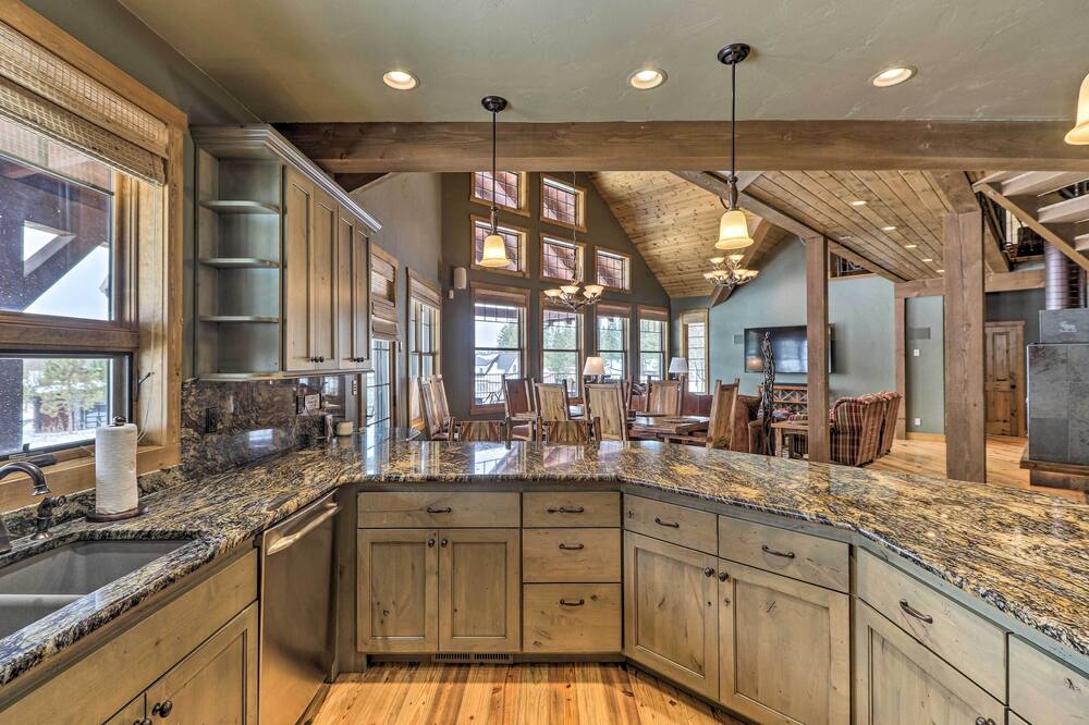 Beautiful Eureka Cabin Rental on Golf Resort! - Rexford, MT