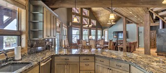 Beautiful Eureka Cabin Rental on Golf Resort!