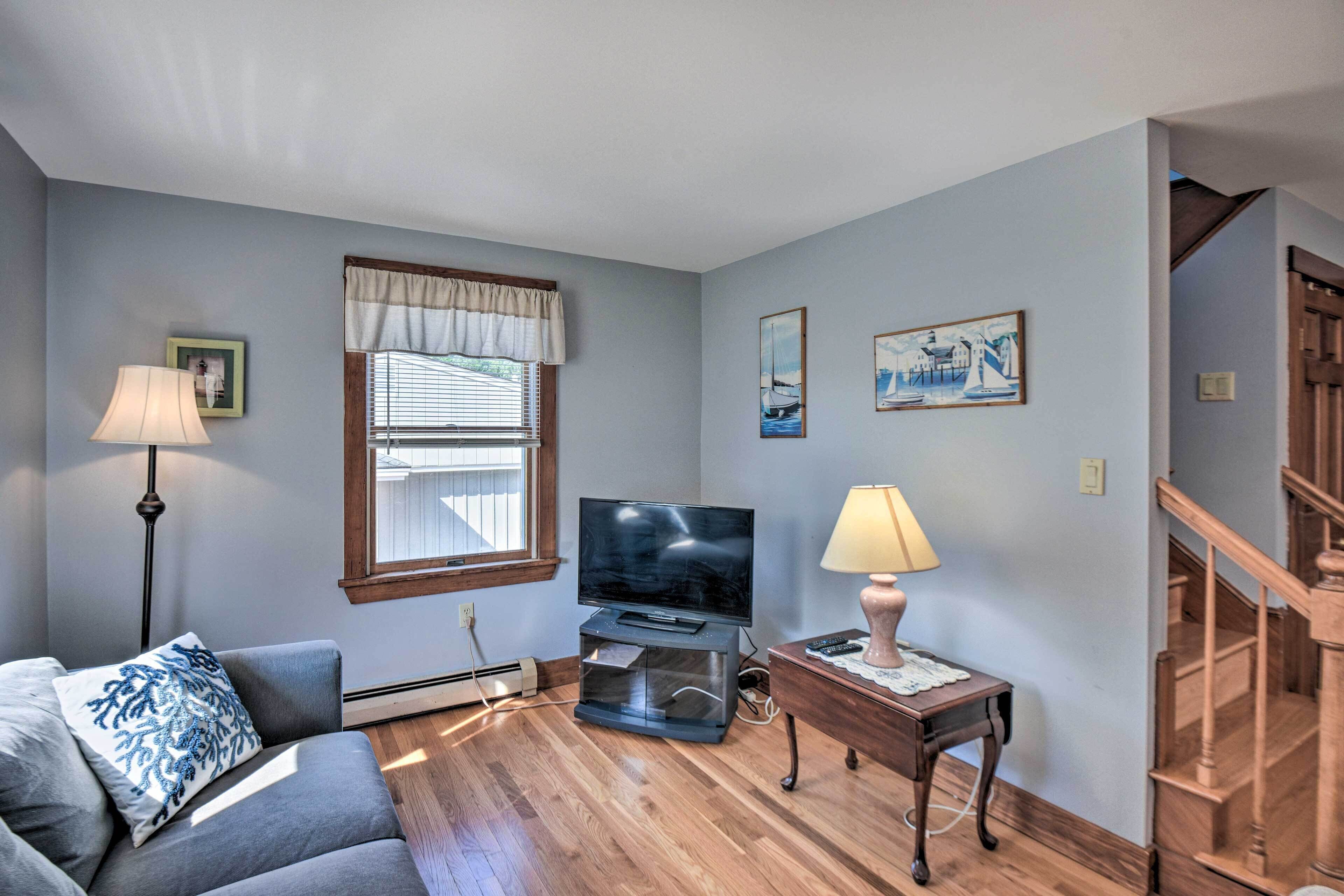 6BR Biddeford Home; Steps to Hills Beach
