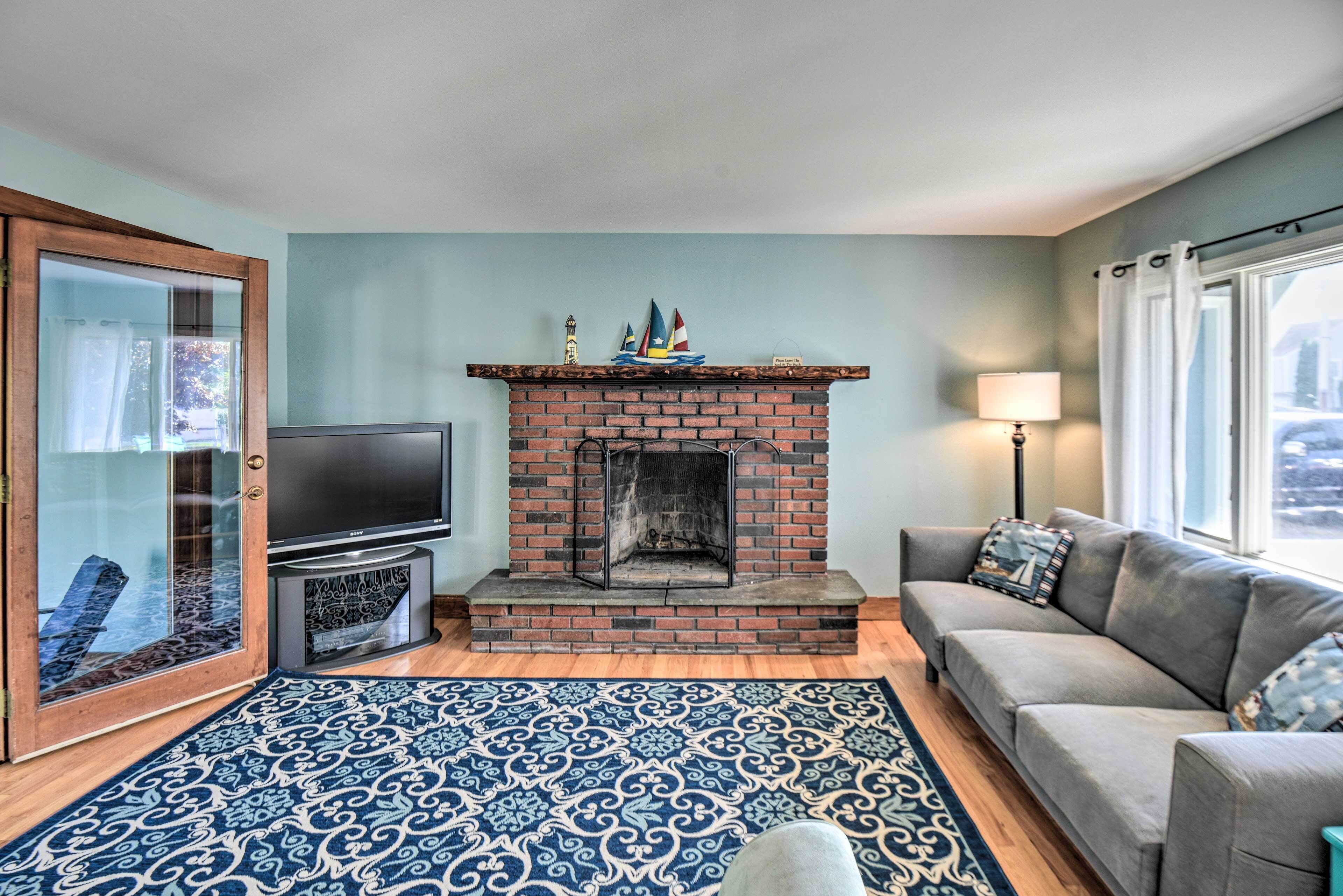 6BR Biddeford Home; Steps to Hills Beach