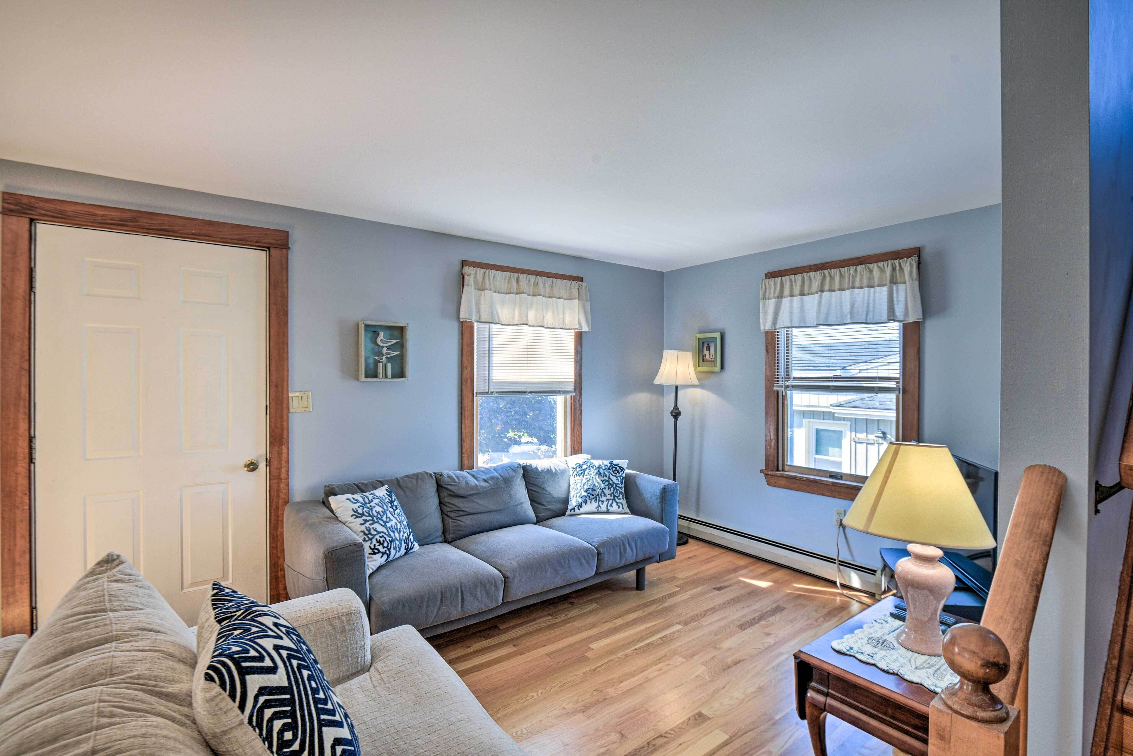 6BR Biddeford Home; Steps to Hills Beach